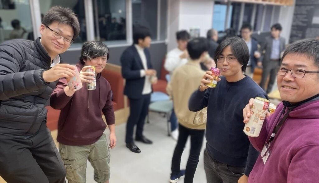 2024年末パーティー エンジニアと営業の記念撮影