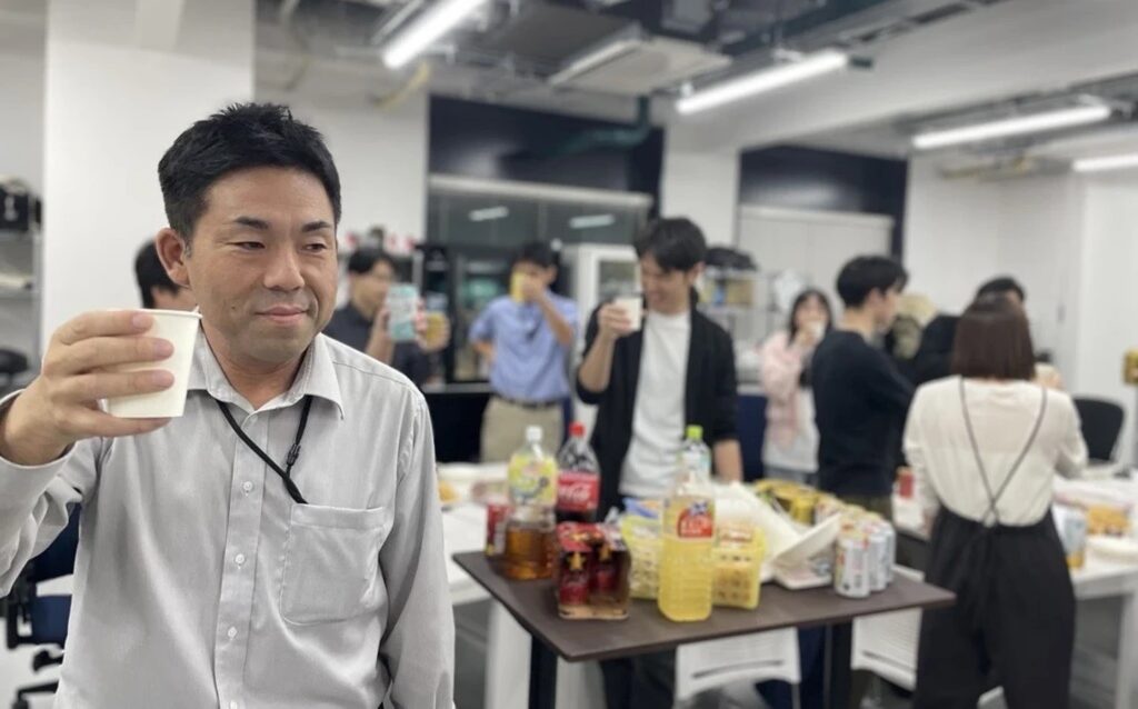 移転パーティー 乾杯の様子