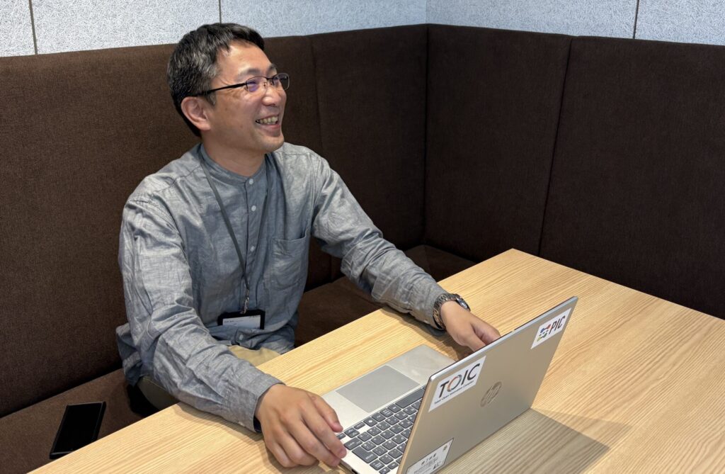 ソリューション事業部　朝岡さん